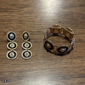 Elegant Gold and Black Jewelry Set with Lion Detail